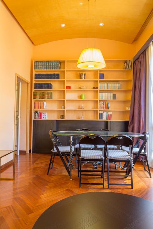 Friendly Domus Al Colosseo Rome Bagian luar foto