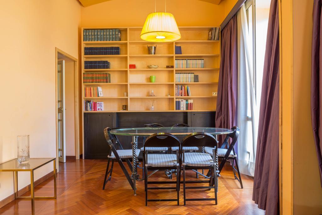 Friendly Domus Al Colosseo Rome Bagian luar foto